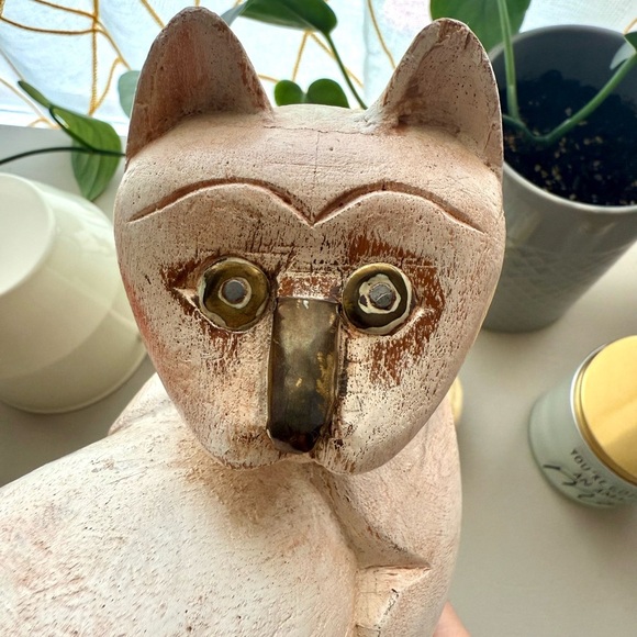 Vintage Rustic Bohemian Hand-Carved Cat Sculpture from India - Picture 2 of 3